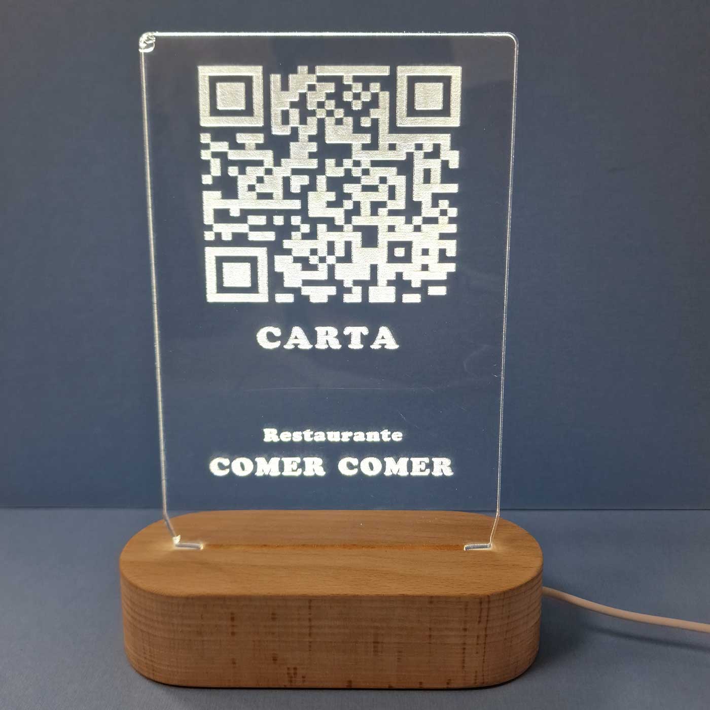 QR integrado en lámpara o mesa